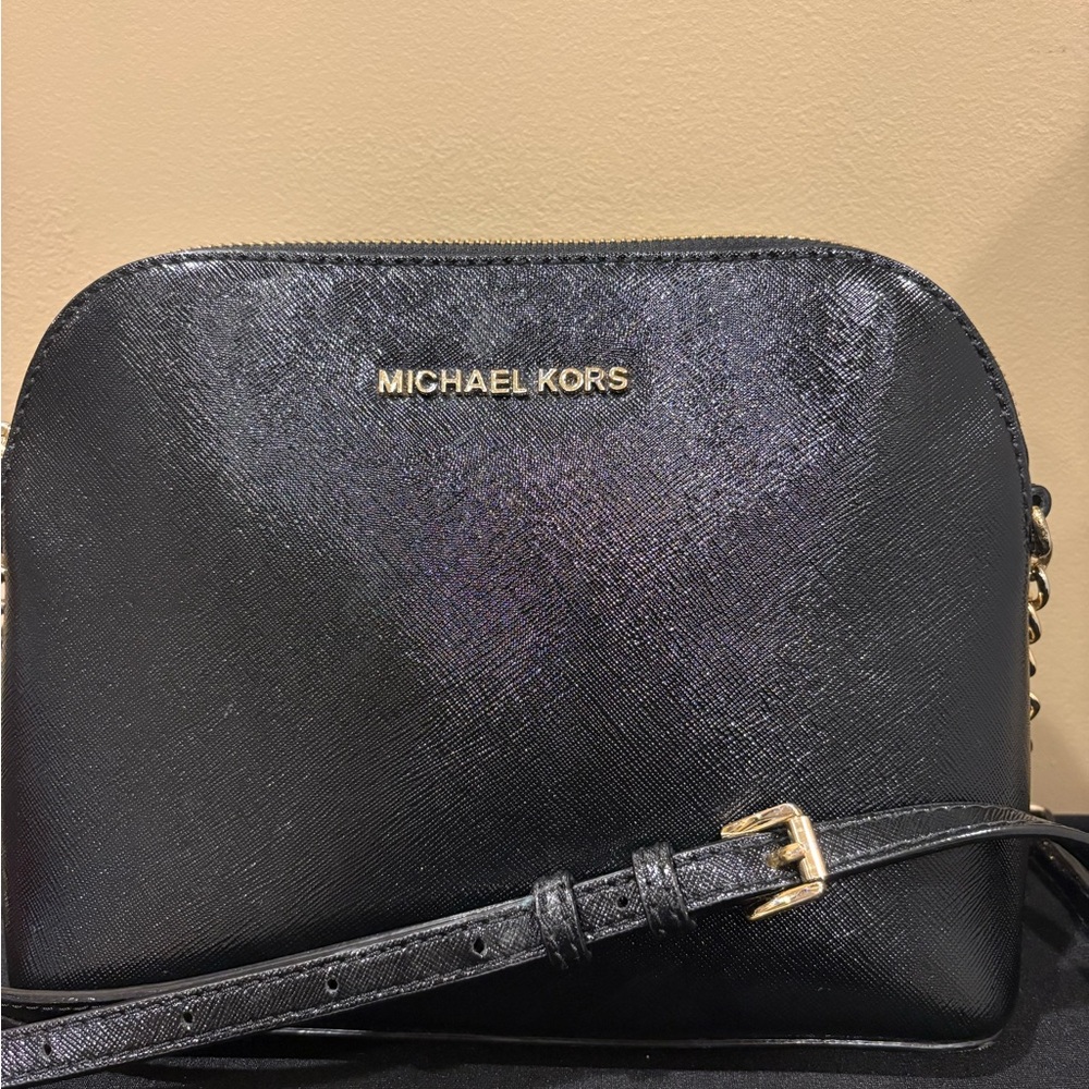 Michael Michael Kors Cindy / Jet Set Travel Dome Crossbody -black